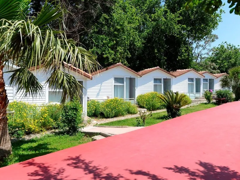 Bungalovi v vrtu hotela Altinkum