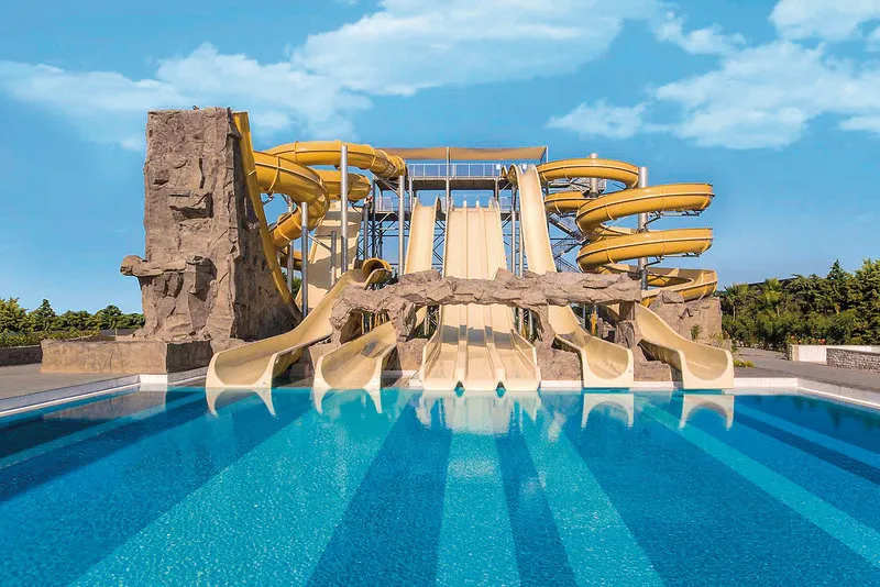 Veliki vodni tobogani v tematskem parku Wet&Wild