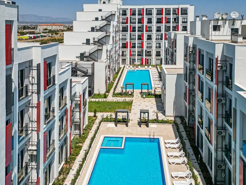 Zračni pogled na celoten kompleks C Suites Antalia z bazeni