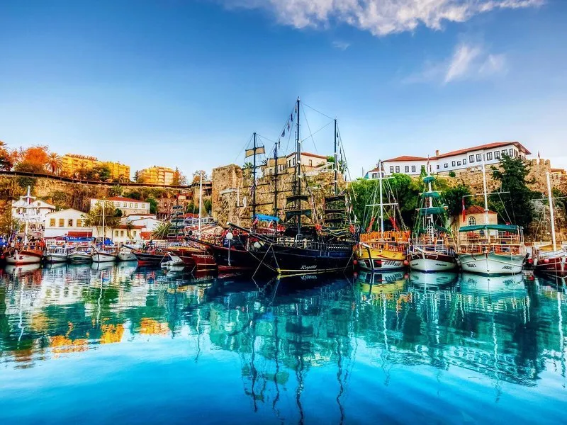 Slikovito staro pristanišče v Antalyi v bližini hotela