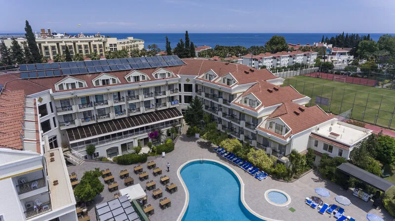 Pogled iz zraka na Kemer Dream Hotel in bazenski kompleks