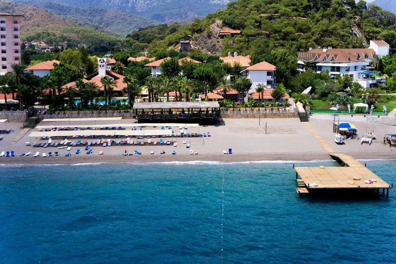 Pogled na plažo in pomol hotela Marvida Akman Park