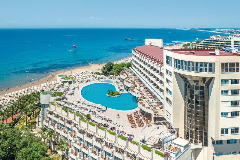 Pogled na Melas Resort Hotel s plaže