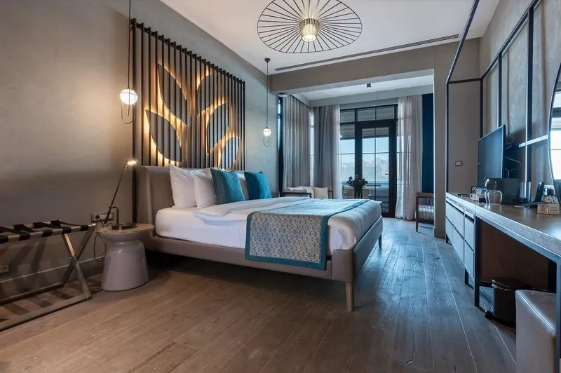 Gurmanska ribja jed s prilogo v restavraciji Perge Hotels