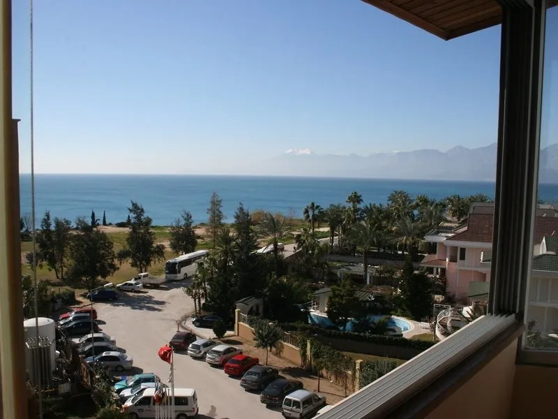 Čudovit pogled na Sredozemsko morje z balkona hotela Prima