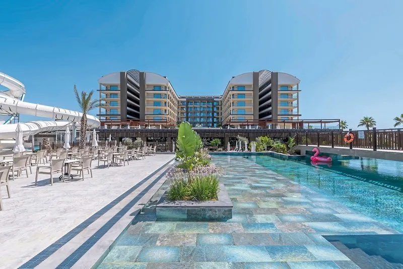 Moderen bazenski kompleks hotela Sorgun Akadia s tobogani