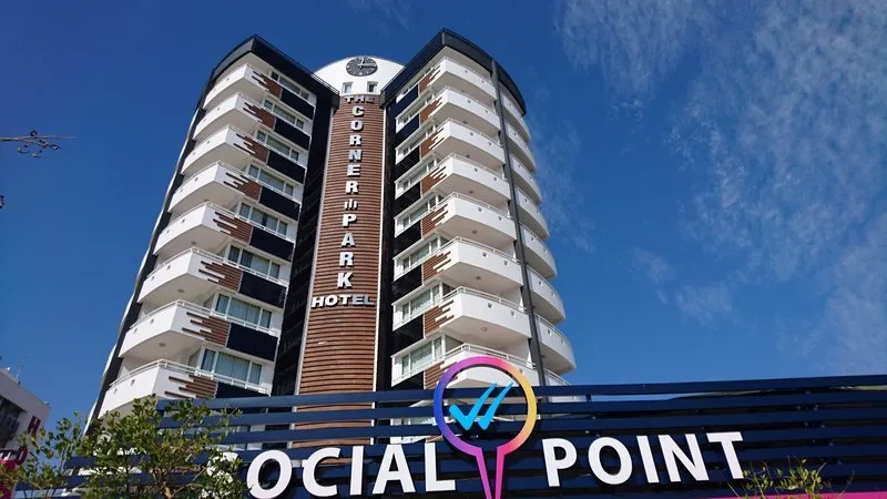 Moderna zunanjost hotela The Corner Park v Antalyi