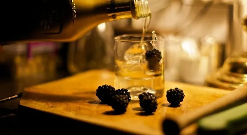 Pogled na bazen in morje iz hotela Villa Tamara