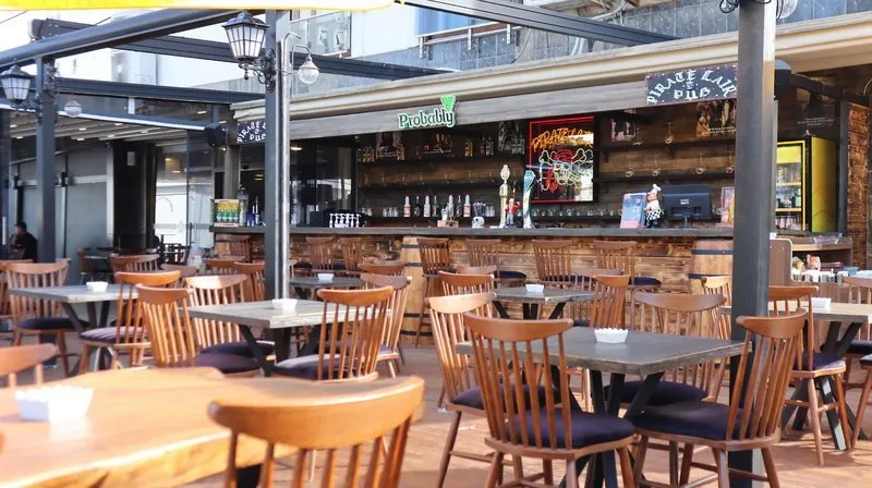 Zunanja terasa in bar Pirate Lair