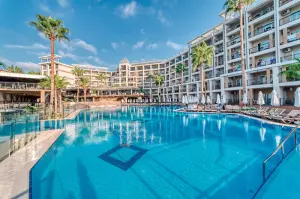 Seven Seas Palmeras Bay